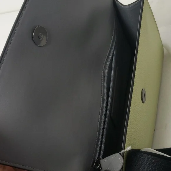 Coach C9971 Turner Flap Pebble Leather + C0082 Medium Corner Zip Wallet Lime